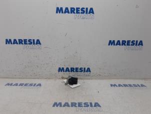 Begagnade Låsmekanism, baklucka Citroen C1 1.0 12V Pris € 20,00 Marginaltabell erbjuds av Maresia Parts