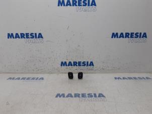 Begagnade Flerfunktionsbrytare, fönster Fiat Panda/Pandina (312) 0.9 TwinAir 65 Pris € 40,00 Marginaltabell erbjuds av Maresia Parts