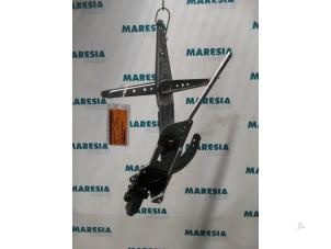 Begagnade Fönstermekanism, 4-dörrars, vänster fram Renault Kangoo (KC) 1.4 Pris € 50,00 Marginaltabell erbjuds av Maresia Parts