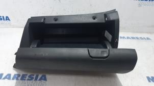 Gebruikte Dashboardkastje Peugeot Expert (V1/VA/VB/VE/VF/VT/VY) 2.0 Blue HDi 180 16V Prijs € 48,40 Inclusief btw aangeboden door Maresia Parts