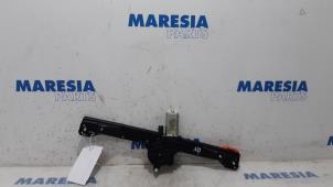 Gebruikte Raammechaniek 4Deurs rechts-voor Fiat Punto III (199) 1.4 16V MultiAir Start&Stop Prijs € 40,00 Margeregeling aangeboden door Maresia Parts