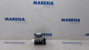 Gebruikte ABS Pomp Renault Megane IV Estate (RFBK) 1.5 Energy dCi 95 Prijs € 199,99 Margeregeling aangeboden door Maresia Parts