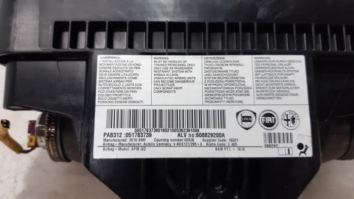 Höger airbag (instrumentbräda) från en Fiat 500 (312) 0.9 TwinAir 85 2010