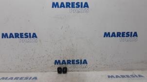 Begagnade Flerfunktionsbrytare, fönster Fiat Panda/Pandina (312) 0.9 TwinAir Turbo 85 Pris € 40,00 Marginaltabell erbjuds av Maresia Parts