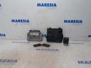 Gebruikte Computer Motormanagement Renault Megane III Grandtour (KZ) 1.4 16V TCe 130 Prijs € 324,99 Margeregeling aangeboden door Maresia Parts