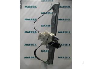 Gebruikte Ruitmechaniek 4Deurs rechts-voor Peugeot 407 SW (6E) 2.0 16V Prijs € 60,00 Margeregeling aangeboden door Maresia Parts