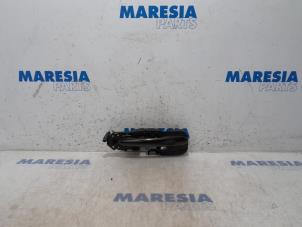 Begagnade Dörrhandtag, 4-dörrars, vänster bak Renault Megane III Grandtour (KZ) 1.2 16V TCE 115 Pris € 35,00 Marginaltabell erbjuds av Maresia Parts