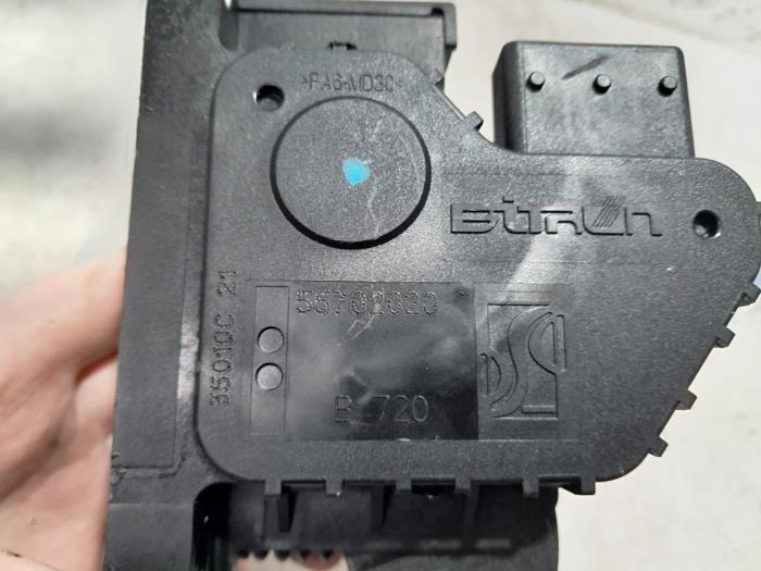 Gaspedalsensor från en Fiat Punto Evo (199) 1.3 JTD Multijet 85 16V Euro 5 2011