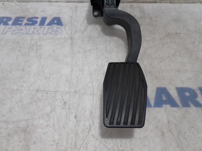 Gaspedalsensor från en Fiat Punto Evo (199) 1.3 JTD Multijet 85 16V Euro 5 2011