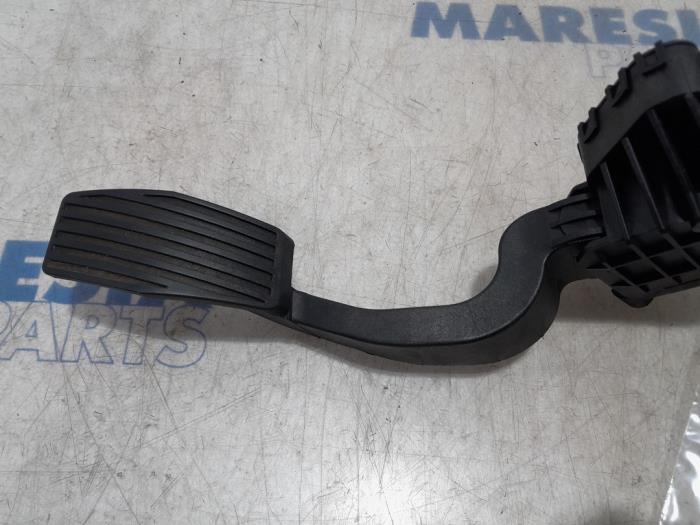 Gaspedalsensor från en Fiat Punto Evo (199) 1.3 JTD Multijet 85 16V Euro 5 2011