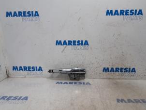 Begagnade Dörrhandtag, 4-dörrars, höger fram Citroen C3 (SC) 1.0 Vti 68 12V Pris € 25,00 Marginaltabell erbjuds av Maresia Parts