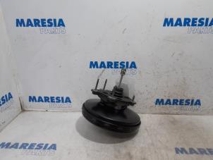 Begagnade Bromsservo Renault Clio III (BR/CR) 1.2 16V TCe 100 Pris € 50,00 Marginaltabell erbjuds av Maresia Parts