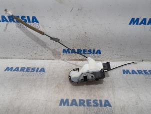 Gebruikte Deurslot Mechaniek 4Deurs links-voor Citroen C3 (SC) 1.6 16V VTi 120 Prijs € 25,00 Margeregeling aangeboden door Maresia Parts