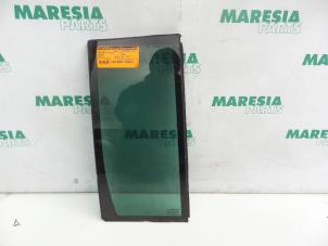 Używane Trójkatna szyba prawy tyl Renault Espace (JK) 3.0 dCi V6 24V Grand Espace Cena € 50,00 Procedura marży oferowane przez Maresia Parts