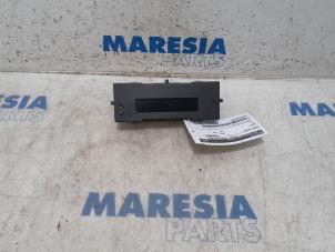 Begagnade Innerdisplay Renault Clio III (BR/CR) 1.2 16V TCe 100 Pris € 25,00 Marginaltabell erbjuds av Maresia Parts