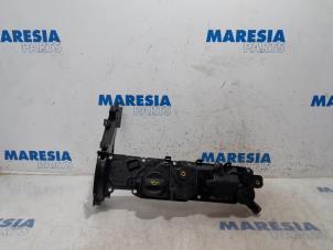 Gebruikte Kleppendeksel Citroen C4 Picasso (3D/3E) 1.6 e-Hdi, BlueHDi 115 Prijs € 35,00 Margeregeling aangeboden door Maresia Parts