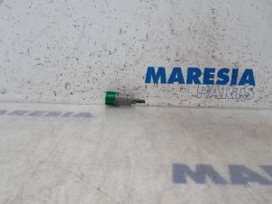 Gebruikte Remlicht Schakelaar Citroen Jumpy 2.0 Blue HDI 120 Prijs € 15,13 Inclusief btw aangeboden door Maresia Parts