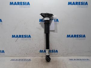 Gebruikte Schokdemper rechts-achter DS Automobiles DS 3/Crossback (UC/UJ/UR) 1.2 12V PureTech 130 Prijs € 48,40 Inclusief btw aangeboden door Maresia Parts