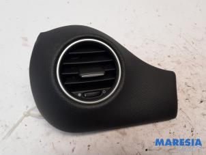 Gebruikte Luchtrooster Dashboard Fiat Punto III (199) 0.9 TwinAir Turbo 100 Prijs € 25,00 Margeregeling aangeboden door Maresia Parts