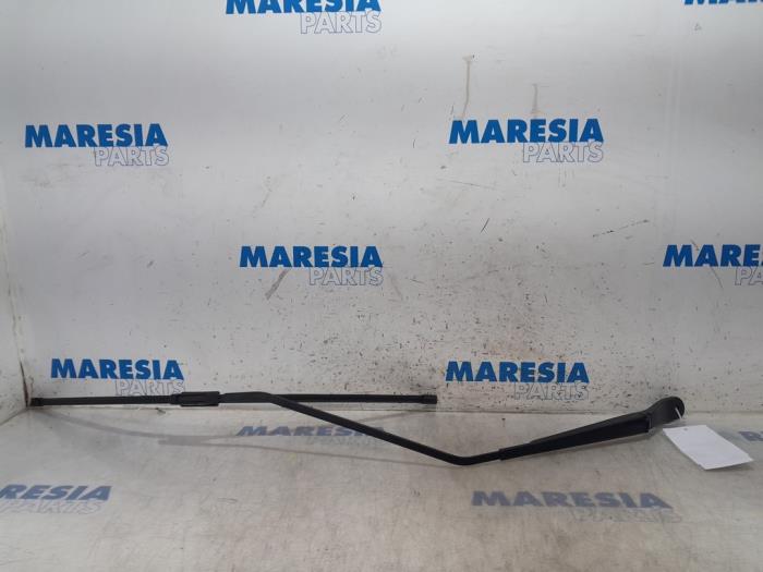 Främre torkararm från en Renault Scénic III (JZ) 1.4 16V TCe 130 2010