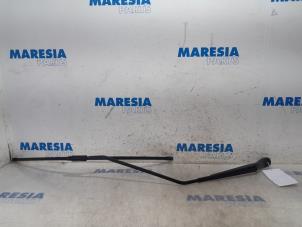 Begagnade Främre torkararm Renault Scénic III (JZ) 1.4 16V TCe 130 Pris € 15,00 Marginaltabell erbjuds av Maresia Parts