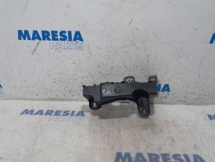 Gebruikte Bumpersteun rechts-achter Citroen C-Elysee (DD) 1.2 Vti 82 12V Prijs € 15,00 Margeregeling aangeboden door Maresia Parts