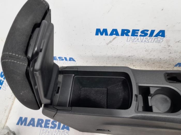 Mittkonsol från en Peugeot 308 (L3/L8/LB/LH/LP) 1.2 12V e-THP PureTech 110 2015