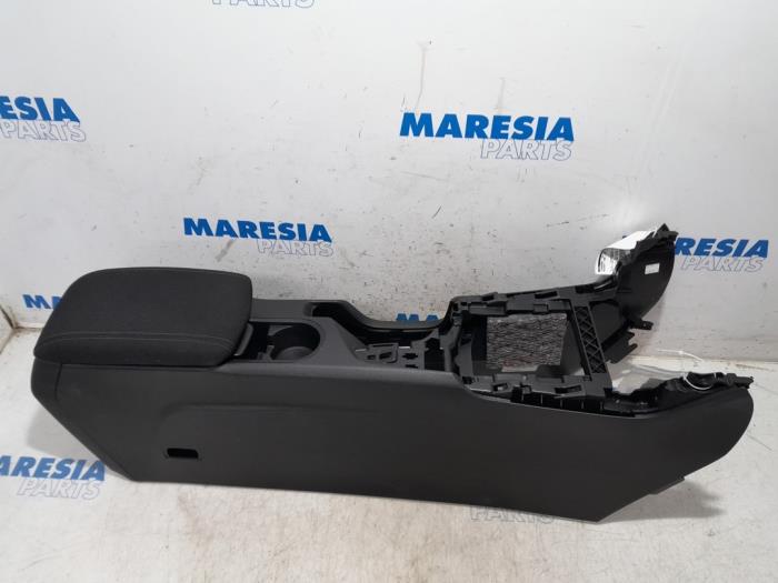Mittkonsol från en Peugeot 308 (L3/L8/LB/LH/LP) 1.2 12V e-THP PureTech 110 2015