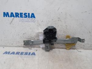 Begagnade Fönstermekanism för bakre dörr, 4-dörrars, vänster Renault Captur (2R) 1.2 TCE 16V EDC Pris € 40,00 Marginaltabell erbjuds av Maresia Parts