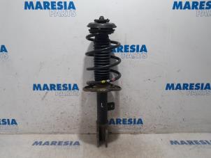 Gebruikte Schokdemperpoot links-voor Peugeot 308 CC (4B) 1.6 VTI 16V Prijs € 50,00 Margeregeling aangeboden door Maresia Parts