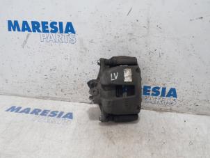 Gebruikte Remklauw (Tang) links-voor Peugeot 307 CC (3B) 1.6 16V Prijs € 50,00 Margeregeling aangeboden door Maresia Parts