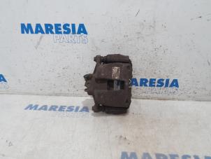 Gebruikte Remklauw (Tang) links-voor Peugeot 307 (3A/C/D) 1.6 16V Prijs € 40,00 Margeregeling aangeboden door Maresia Parts