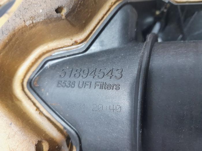 Luchtfilterhuis van een Fiat 500 (312) 0.9 TwinAir 85 2011