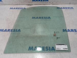 Begagnade Dörrfönster, 2-dörrars, vänster Renault Trafic New (FL) 2.5 dCi 16V 135 Pris € 42,35 Inklusive moms erbjuds av Maresia Parts