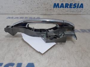 Begagnade Dörrhandtag, 4-dörrars, höger fram Citroen C3 (SC) 1.2 VTi 82 12V Pris € 25,00 Marginaltabell erbjuds av Maresia Parts