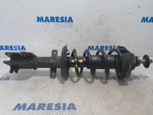 Gebruikte Voorpoot links Opel Vivaro 1.6 CDTI 90 Prijs € 90,75 Inclusief btw aangeboden door Maresia Parts