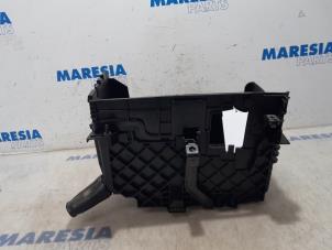 Gebruikte Accubak Opel Vivaro 1.6 CDTI 90 Prijs € 18,15 Inclusief btw aangeboden door Maresia Parts