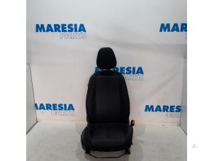 Gebruikte Stoel rechts Peugeot 308 SW (L4/L9/LC/LJ/LR) 1.2 12V e-THP PureTech 110 Prijs € 131,25 Margeregeling aangeboden door Maresia Parts