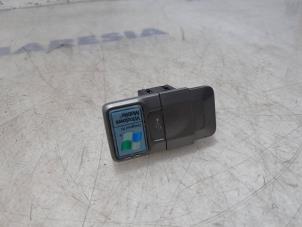 Begagnade AUX/USB-anslutning Alfa Romeo MiTo (955) 1.4 TB 16V Pris € 24,00 Marginaltabell erbjuds av Maresia Parts