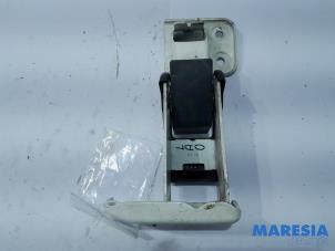 Begagnade Gångjärn, baklucka Citroen Jumpy (G9) 2.0 HDiF 16V 125 Pris € 60,50 Inklusive moms erbjuds av Maresia Parts