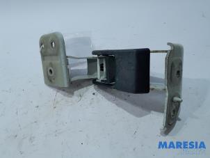 Begagnade Gångjärn, baklucka Citroen Jumpy (G9) 2.0 HDiF 16V 125 Pris € 60,50 Inklusive moms erbjuds av Maresia Parts