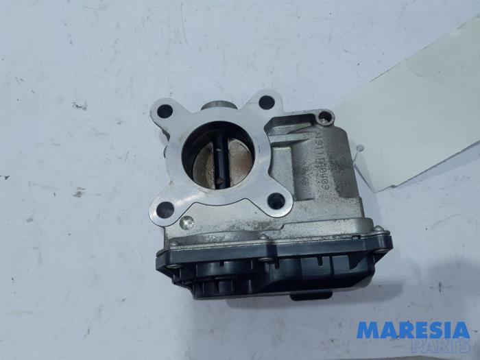 Spjällhus från en Renault Clio III (BR/CR) 1.2 16V TCe 100 2008