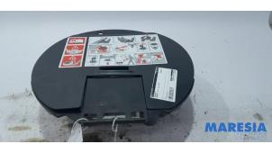 Begagnade Domkraftsset Renault Clio III Estate/Grandtour (KR) 1.2 16V 75 Pris € 50,00 Marginaltabell erbjuds av Maresia Parts