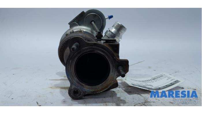 Turbo från en Renault Clio III (BR/CR) 1.2 16V TCe 100 2008