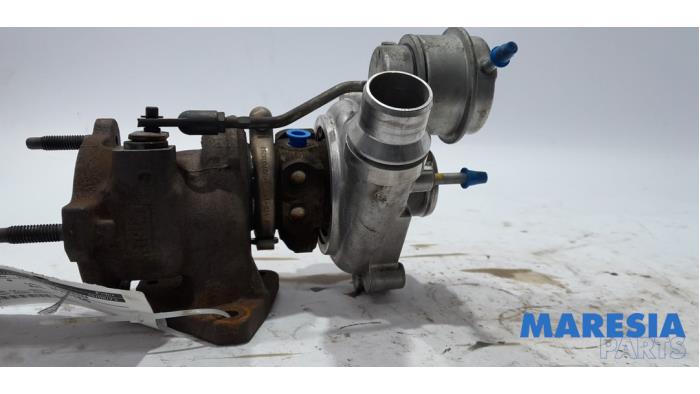 Turbo från en Renault Clio III (BR/CR) 1.2 16V TCe 100 2008