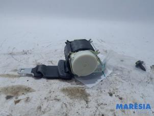 Gebruikte Veiligheidsgordel midden-achter Renault Clio III Estate/Grandtour (KR) 1.2 16V 75 Prijs € 30,00 Margeregeling aangeboden door Maresia Parts