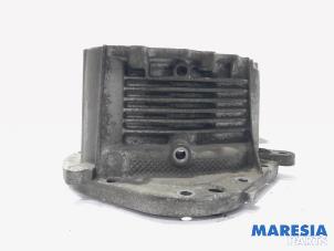 Używane Korpus skrzyni biegów Peugeot 2008 (CU) 1.2 12V e-THP PureTech 110 Cena € 55,00 Procedura marży oferowane przez Maresia Parts