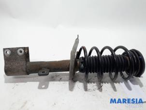 Gebruikte Schokdemperpoot links-voor Peugeot 3008 I (0U/HU) 1.6 VTI 16V Prijs € 39,99 Margeregeling aangeboden door Maresia Parts