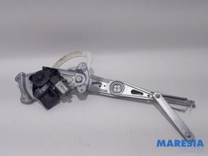 Gebruikte Ruitmechaniek 4Deurs rechts-achter Renault Grand Scénic III (JZ) 1.4 16V TCe 130 Prijs € 35,00 Margeregeling aangeboden door Maresia Parts