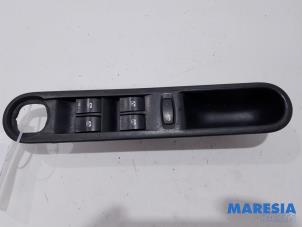 Begagnade Flerfunktionsbrytare, fönster Renault Espace (JK) 2.0 16V Turbo Pris € 30,00 Marginaltabell erbjuds av Maresia Parts